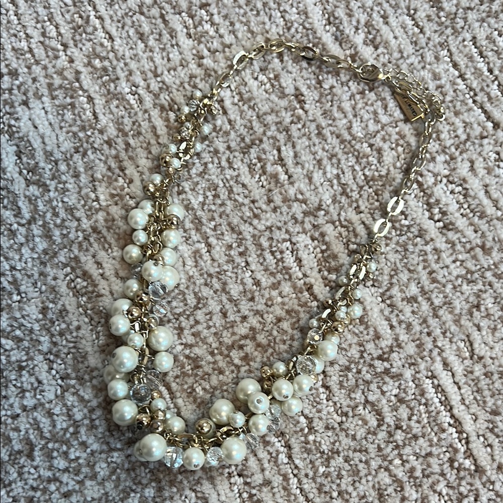 Elegant Pearl and Gold Necklace